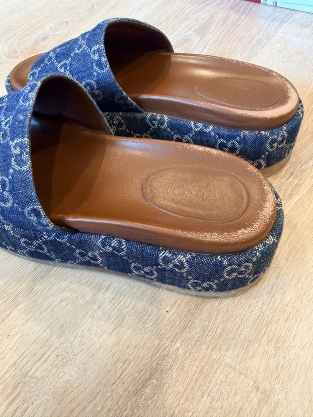 Gucci woman Denim Logo Slide Sandals in Blue and Brown - Picture 2 of 6